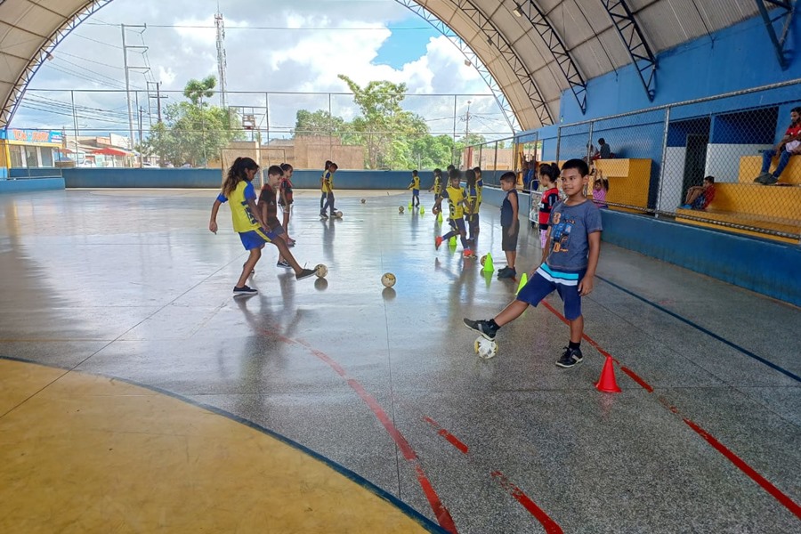 Estão abertas as matrículas para aulas de futsal no bairro Nacional - News Rondônia