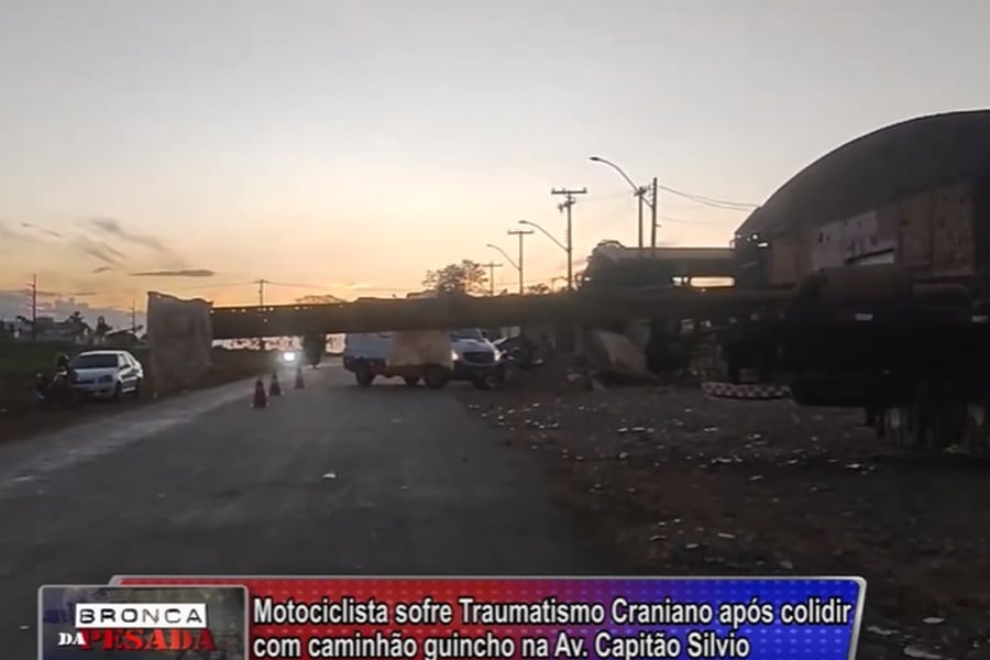 Ariquemes: Motociclista sofre Traumatismo Craniano após colidir com caminhão guincho - Vídeo - News Rondônia