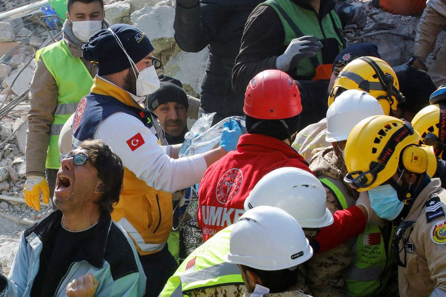 Mais três pessoas são encontradas com vida em escombros na Turquia - News Rondônia
